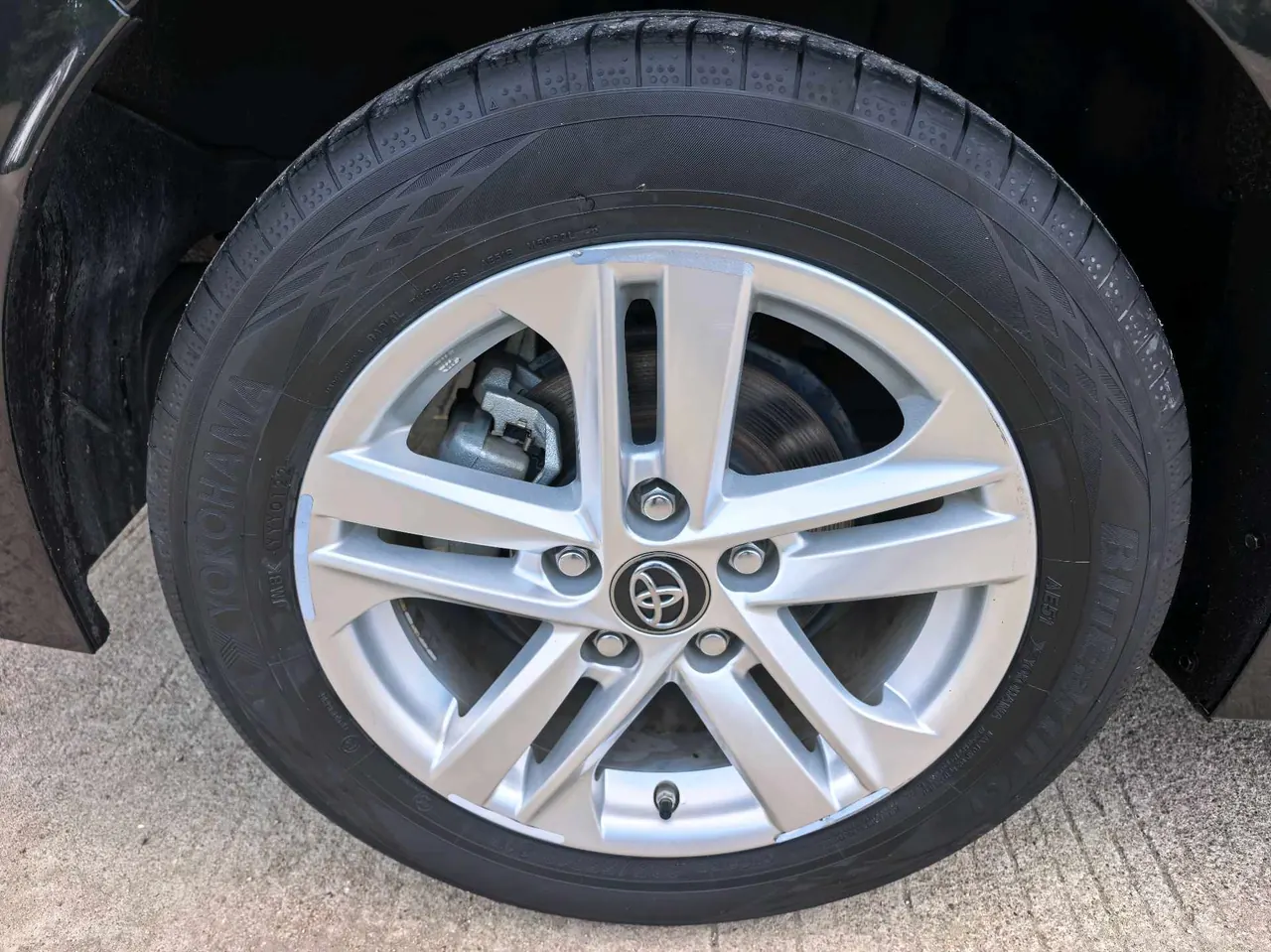 Toyota 2022 Lei Ling Shuangqing 1.8H Stepless Deluxe Edition Automatic Gear 17