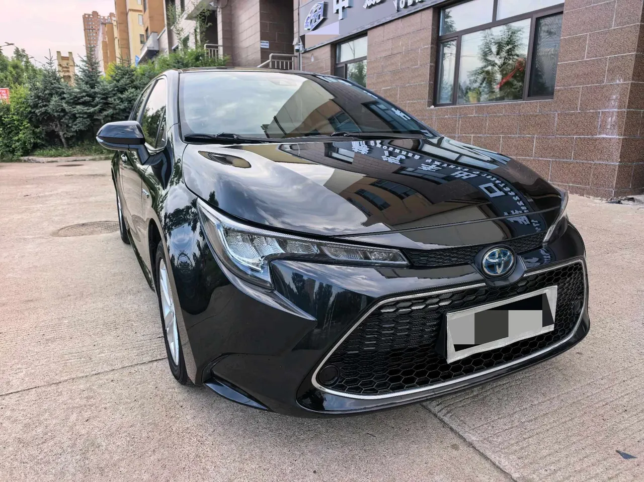 Toyota 2022 Lei Ling Shuangqing 1.8H Stepless Deluxe Edition Automatic Gear 3
