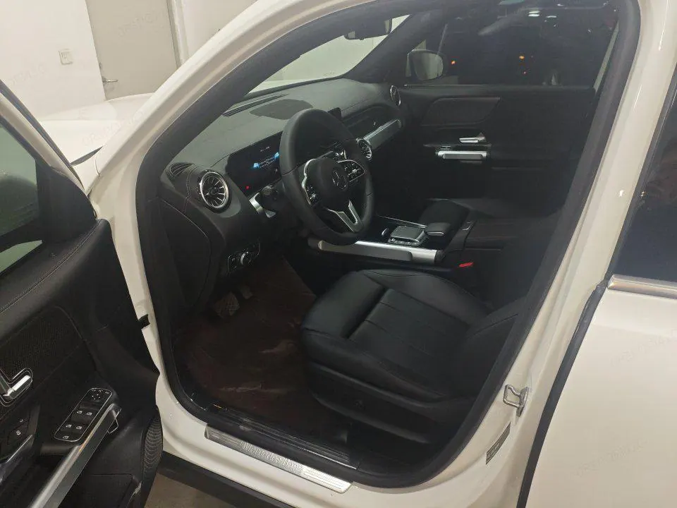 Mercedes Benz 2021 GLB 200 1.3T Dynamic Automatic 3
