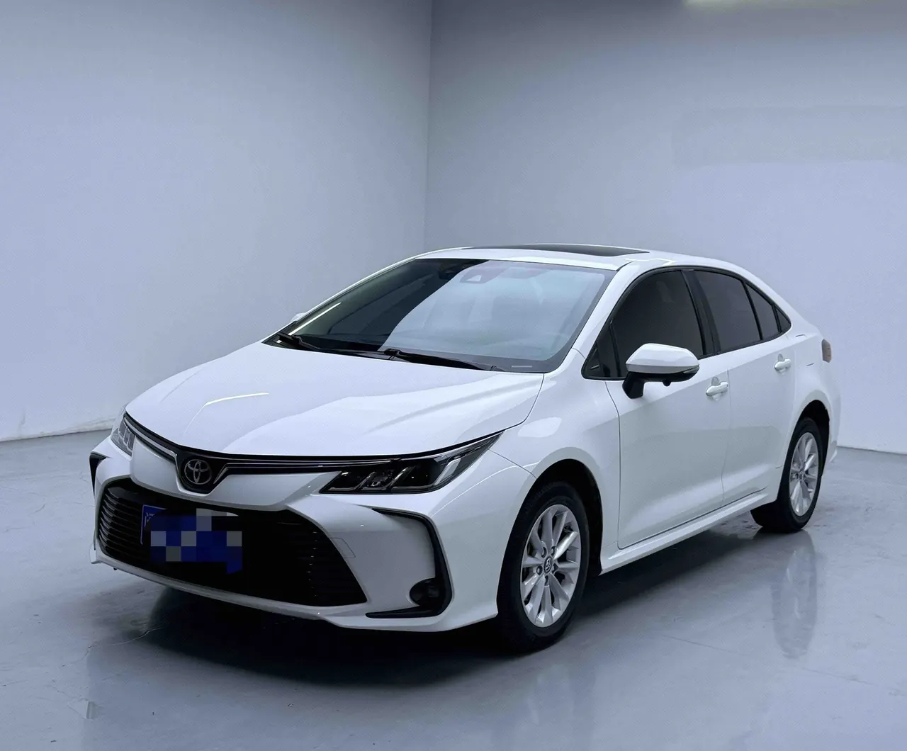 打开图片灯箱:Toyota 2021 corolla 1.2T stepless elite PLUS version of automatic gear