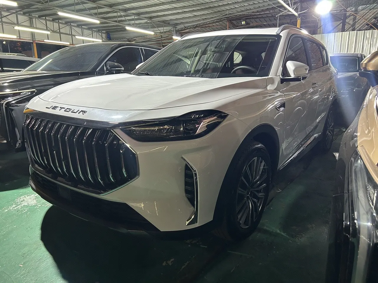 Open image lightbox: Jetour 2025 X70L 1.5TD Comfortable 7-seat Automatic
