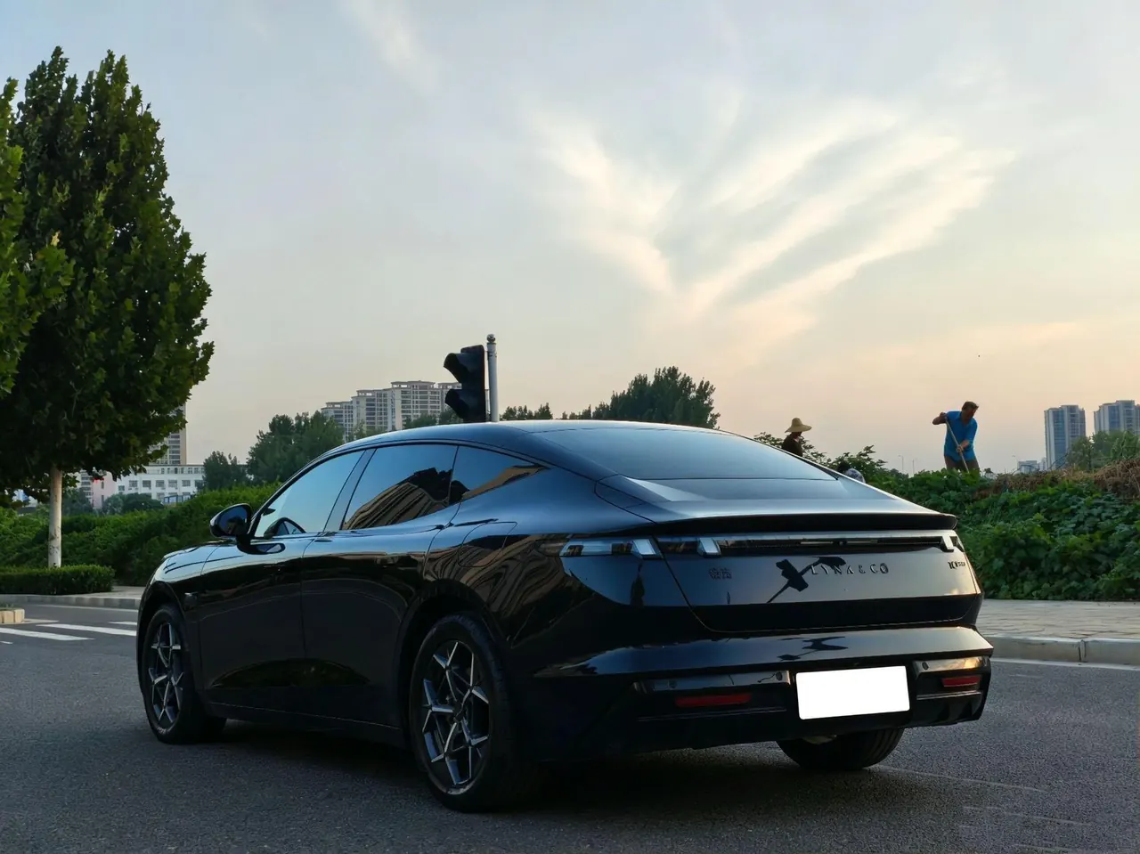 LYNK&amp;CO 2025 LYNK&amp;CO 10 EM-P 1.5T 240 four-wheel drive Ultra automatic gear 4