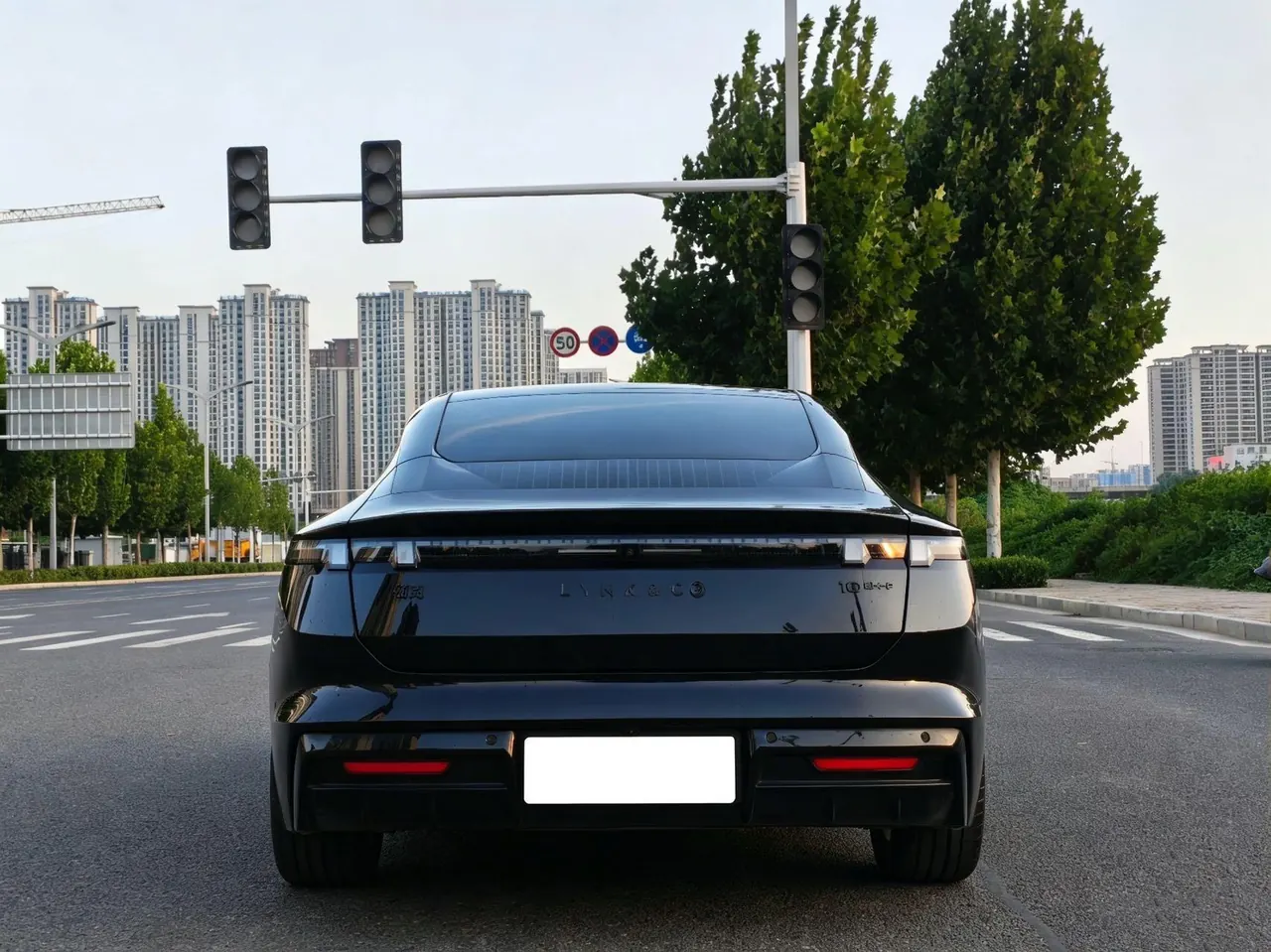 LYNK&amp;CO 2025 LYNK&amp;CO 10 EM-P 1.5T 240 four-wheel drive Ultra automatic gear 5