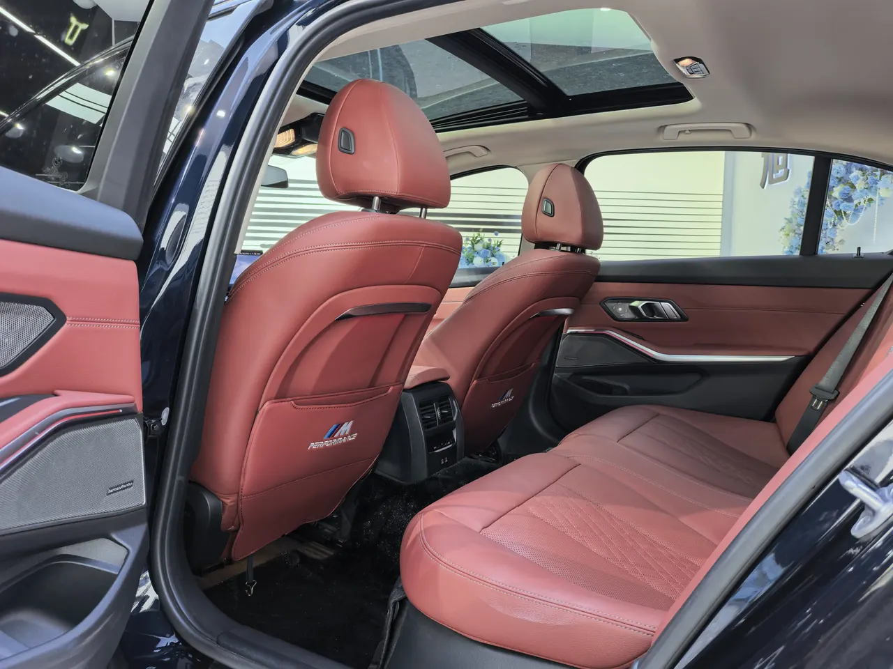 BMW 3 Series 2025 330Li 2.0T M Sports Obsidian Night Suit Automatic Gear 4