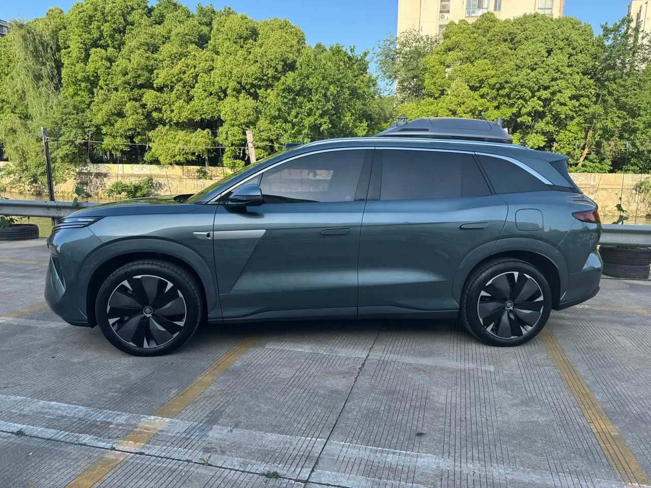 BYD 2025 Tang L DM 1.5T stepless 175KM unmanned aerial vehicle player version automatic gear 3