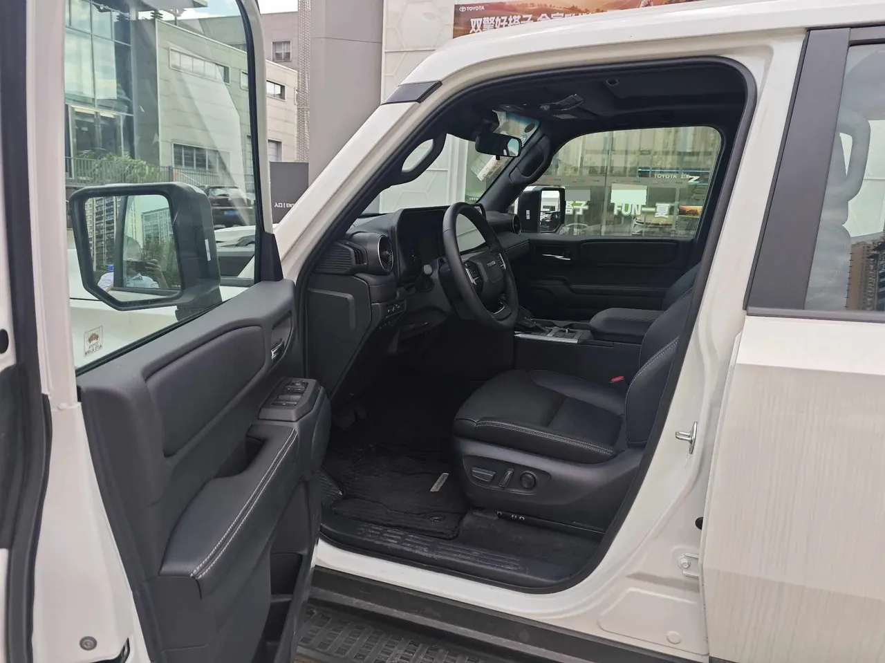 Toyota 2025 Prado HEV 2.4T all-around TX version 5-seat automatic gear 3