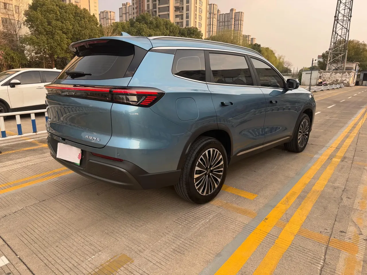 Chery 2025 Ruihu 8 PLUS C- DM 1.5T 90KM Honorable 5-seat Automatic Gear 6