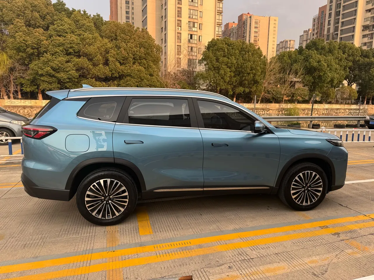 Chery 2025 Ruihu 8 PLUS C- DM 1.5T 90KM Honorable 5-seat Automatic Gear 7