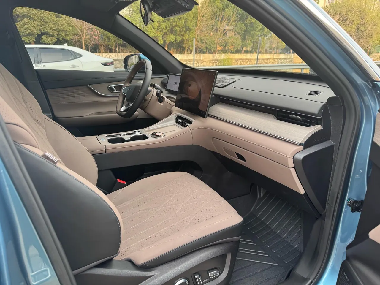 Chery 2025 Ruihu 8 PLUS C- DM 1.5T 90KM Honorable 5-seat Automatic Gear 9