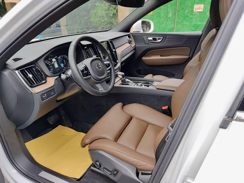 Volvo 2021 XC60 2.0T T5 4-wheel drive smart luxury automatic gear 6