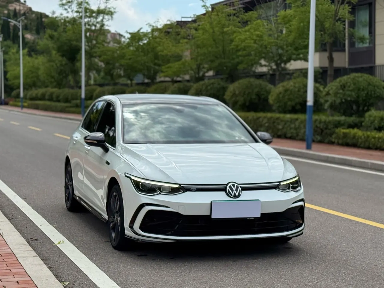 Volkswagen 2021 Golf 8 R-Line 1.4TSI 280TSI Automatic 3