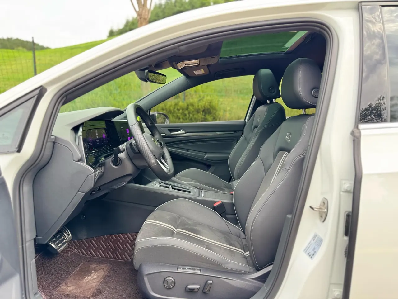 Volkswagen 2021 Golf 8 R-Line 1.4TSI 280TSI Automatic 8