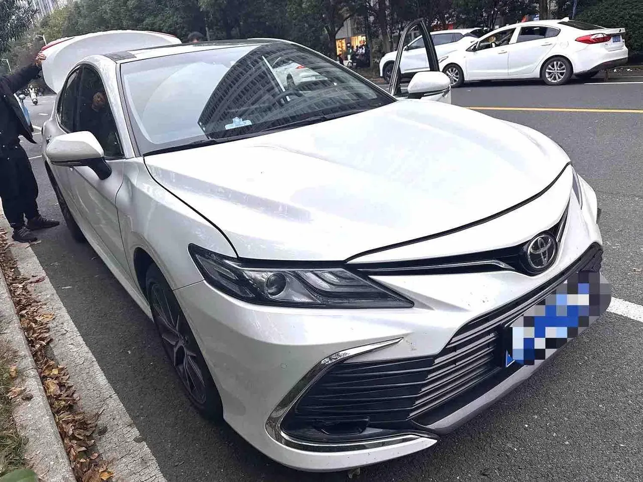 Toyota 2021 Camry 2.5G Deluxe Edition Automatic Gear 2