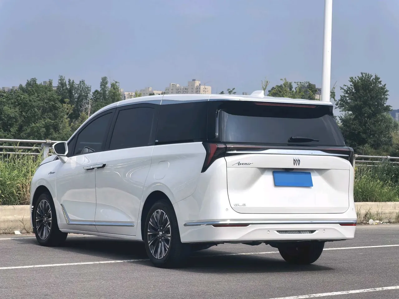 Buick 2025 GL8 ES Lu Zun 48V 2.0T Premium Edition Automatic Gear 7