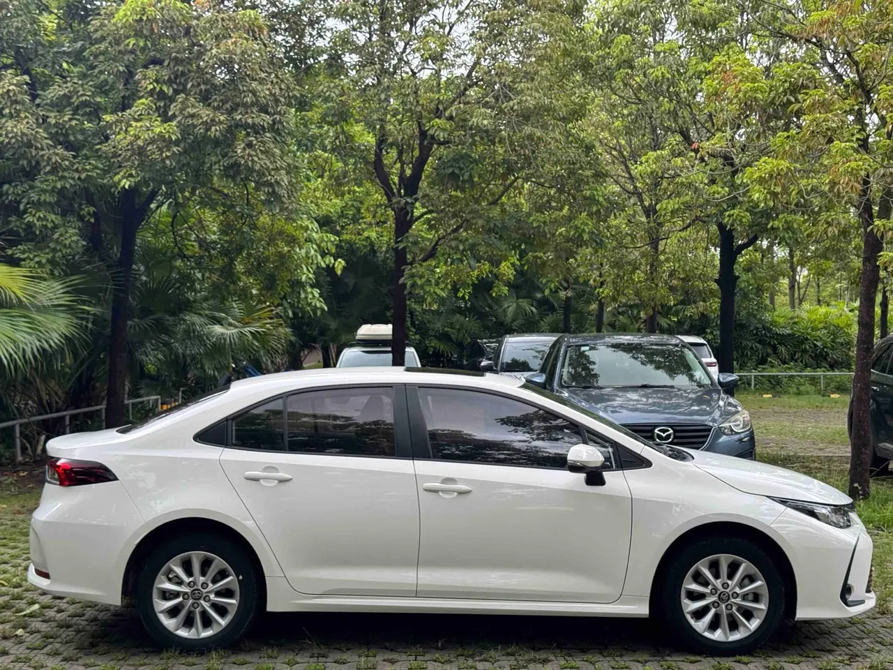 Toyota 2021 Corolla 1.2T Stepless Deluxe Edition Automatic Gear 4
