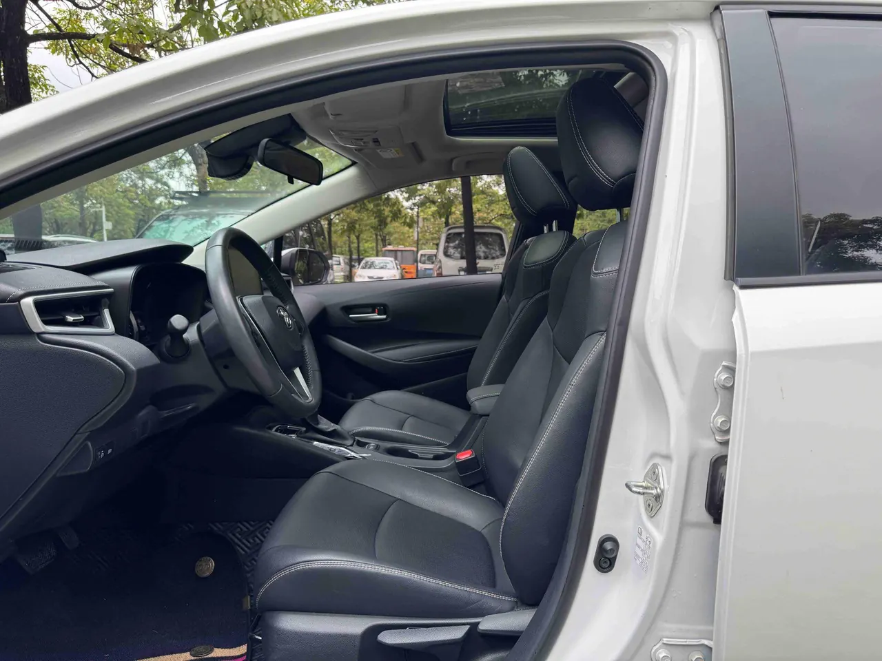 Toyota 2021 Corolla 1.2T Stepless Deluxe Edition Automatic Gear 8
