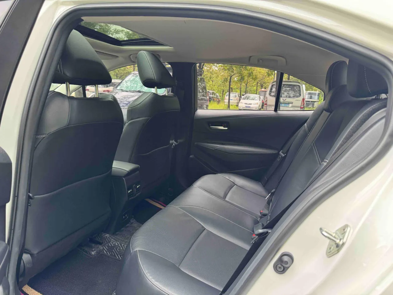 Toyota 2021 Corolla 1.2T Stepless Deluxe Edition Automatic Gear 9
