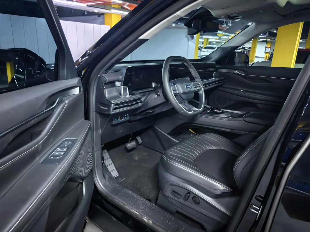 Ford 2025 Ruijie L 2.0T EcoBoost Two-wheel Drive 7-seat Luxury Automatic Gear 4