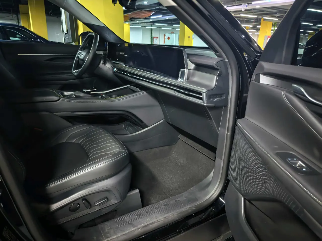 Ford 2025 Ruijie L 2.0T EcoBoost Two-wheel Drive 7-seat Luxury Automatic Gear 7