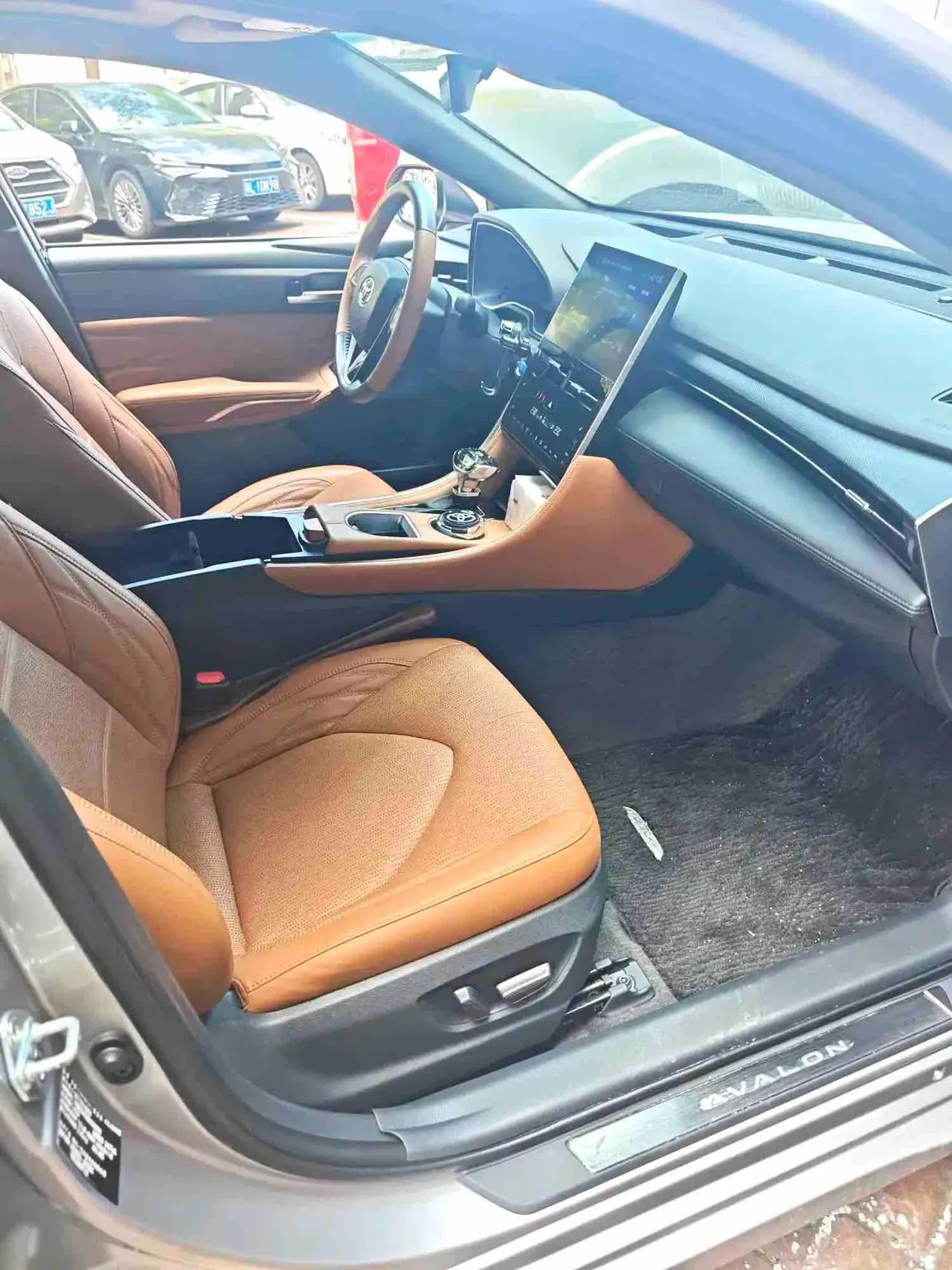Toyota 2022 Asian Dragon Double Engine 2.5 Stepless XLE Premium Automatic Gear 5