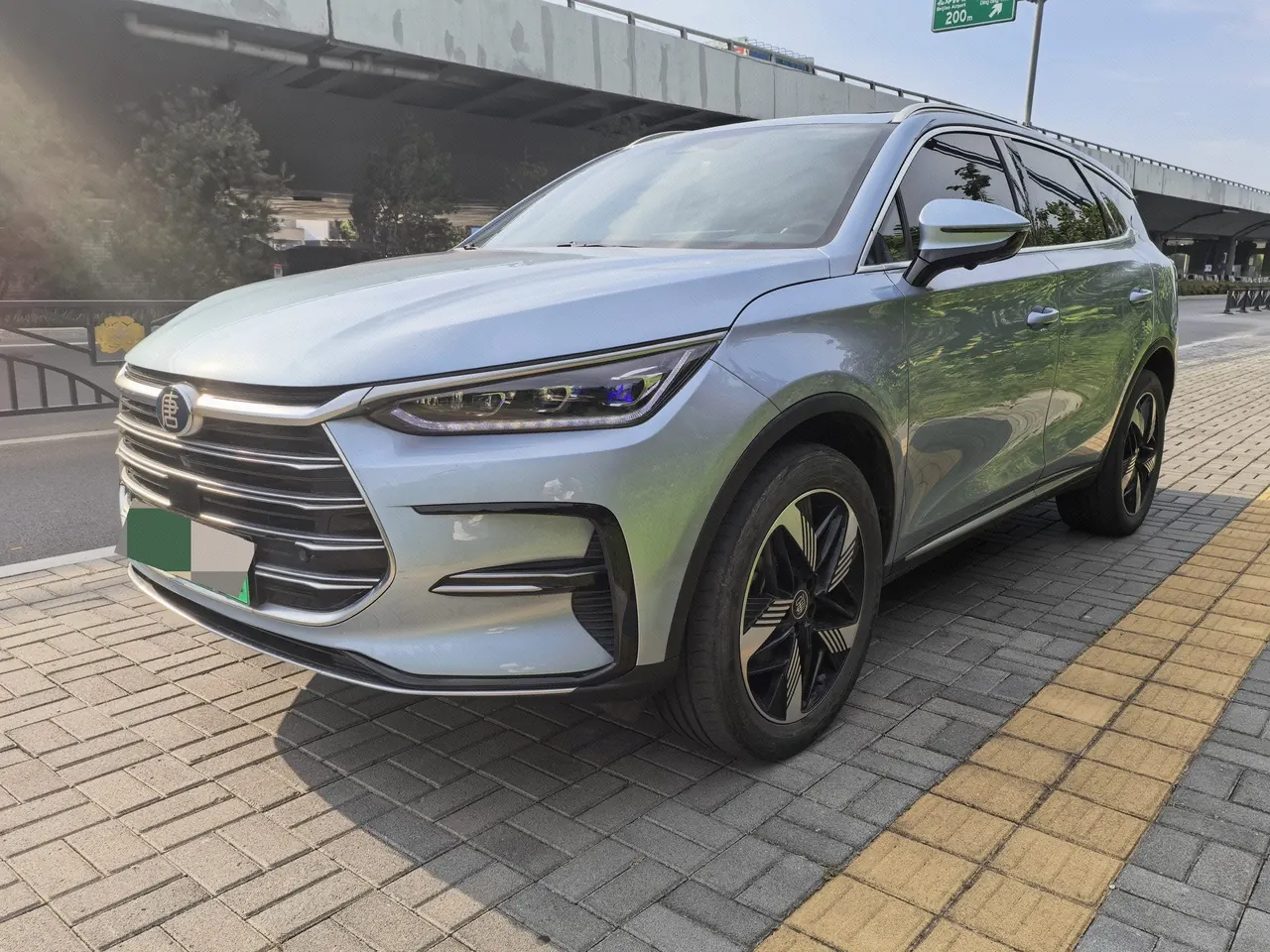 打开图片灯箱:BYD Tang New Energy 2023 Tang DM-i 1.5T Stepless 112KM Champion Edition Honorable Automatic Gear