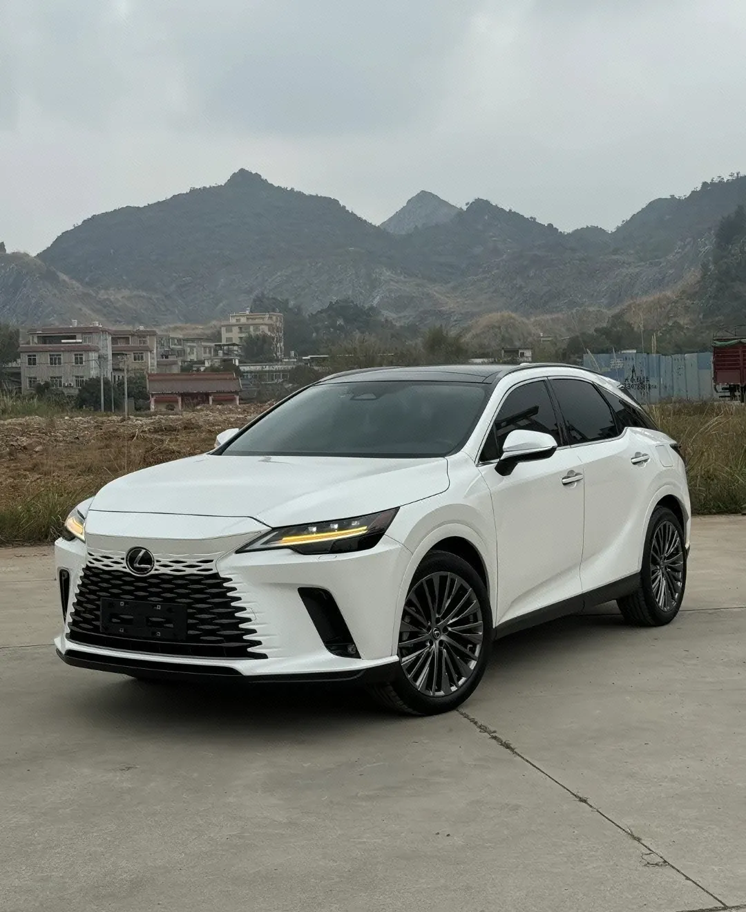 打开图片灯箱:Lexus RX (Imported) 2026 RX350h 2.5 Stepless Four-wheel Drive Alcohol Edition Automatic Gear