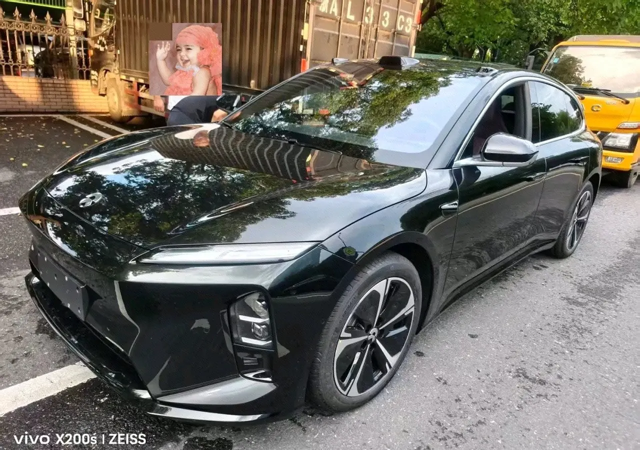 Open image lightbox: NIO 2026 ET5T 100kWh Touring automatic