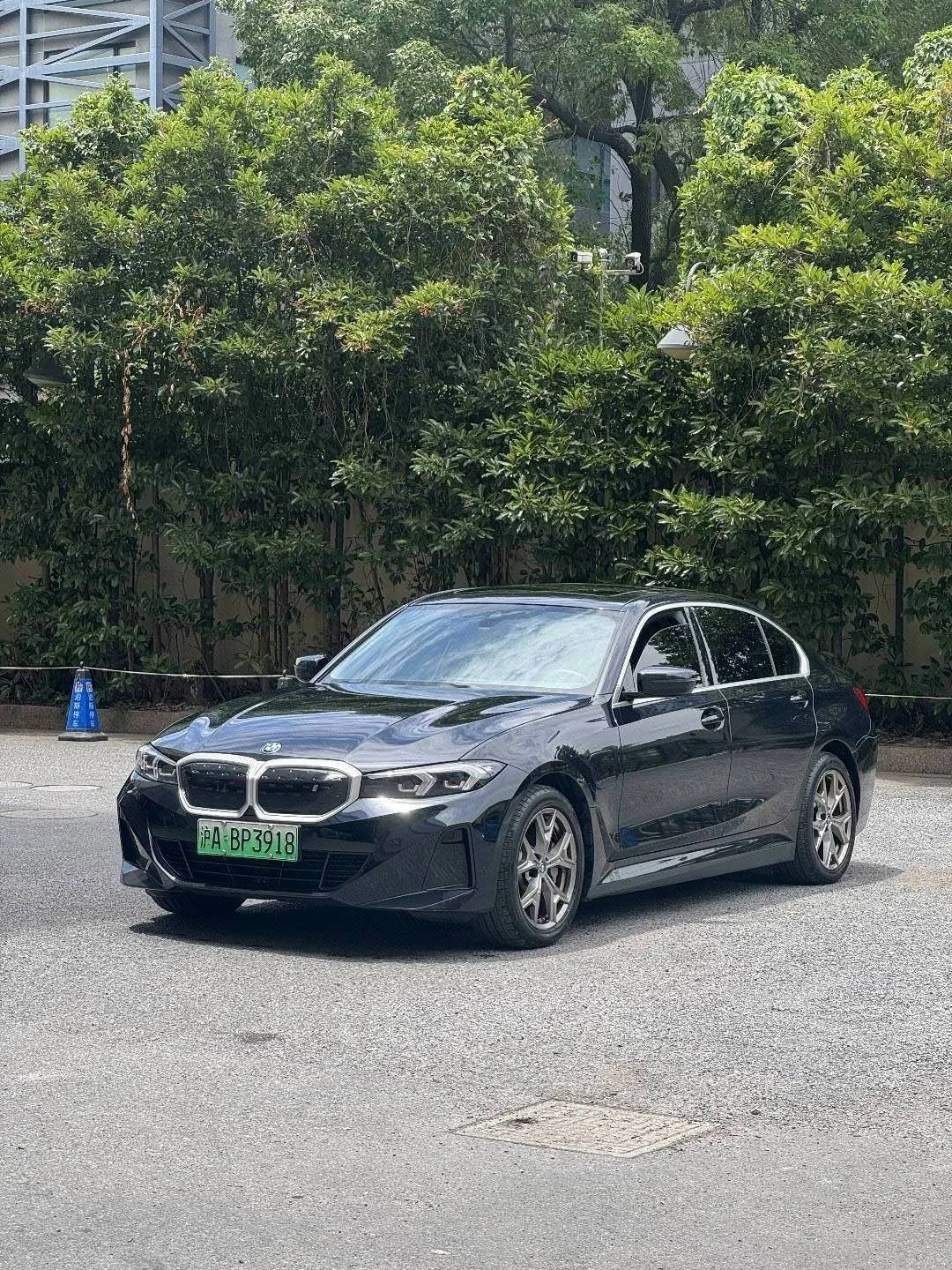 Open image lightbox: BMW 2022 i3 eDrive 35L automatic gear