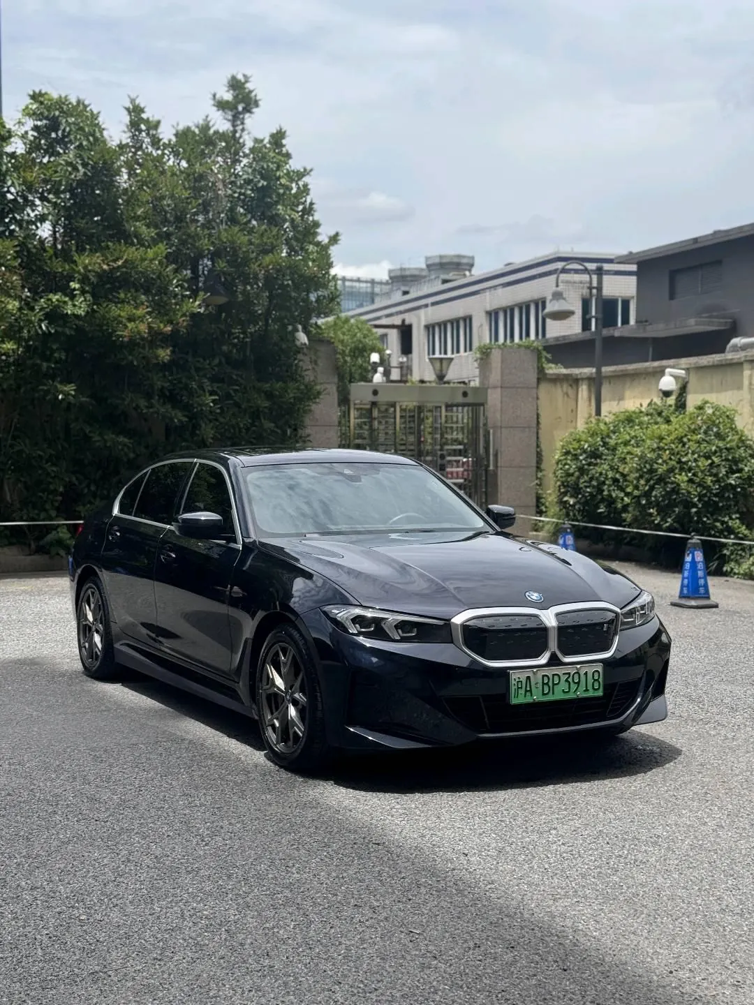 BMW 2022 i3 eDrive 35L automatic gear 3