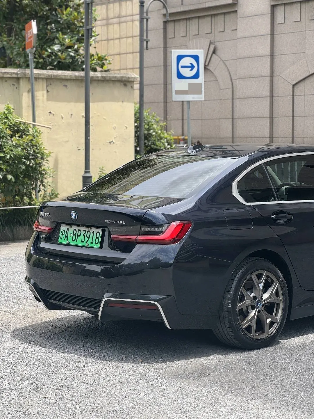 BMW 2022 i3 eDrive 35L automatic gear 5