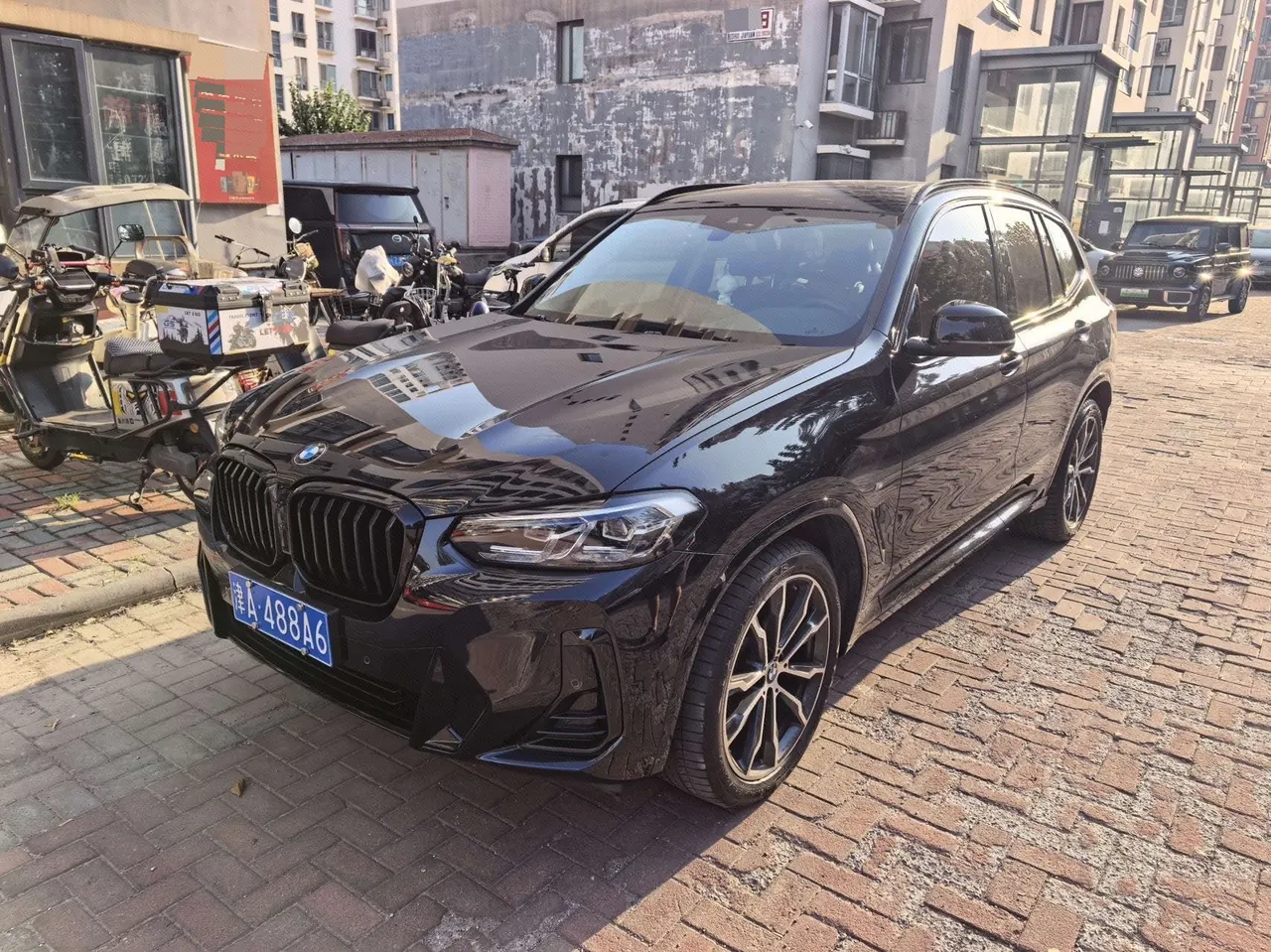 打开图片灯箱:BMW 2023 X3 xDrive30i 2.0T Leading M Obsidian Night Suit Automatic Gear
