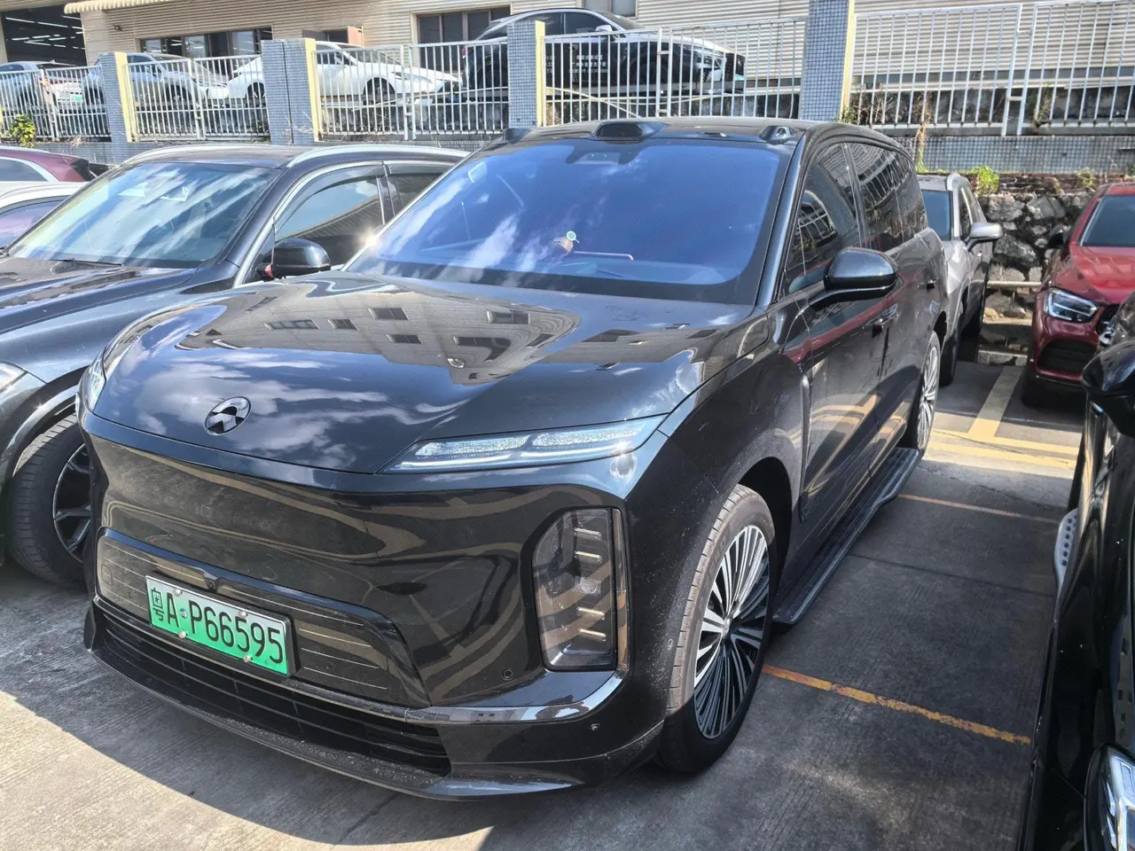 Open image lightbox: NIO 2026 ES 9 102kWh Executive Island Deluxe Automatic Gear