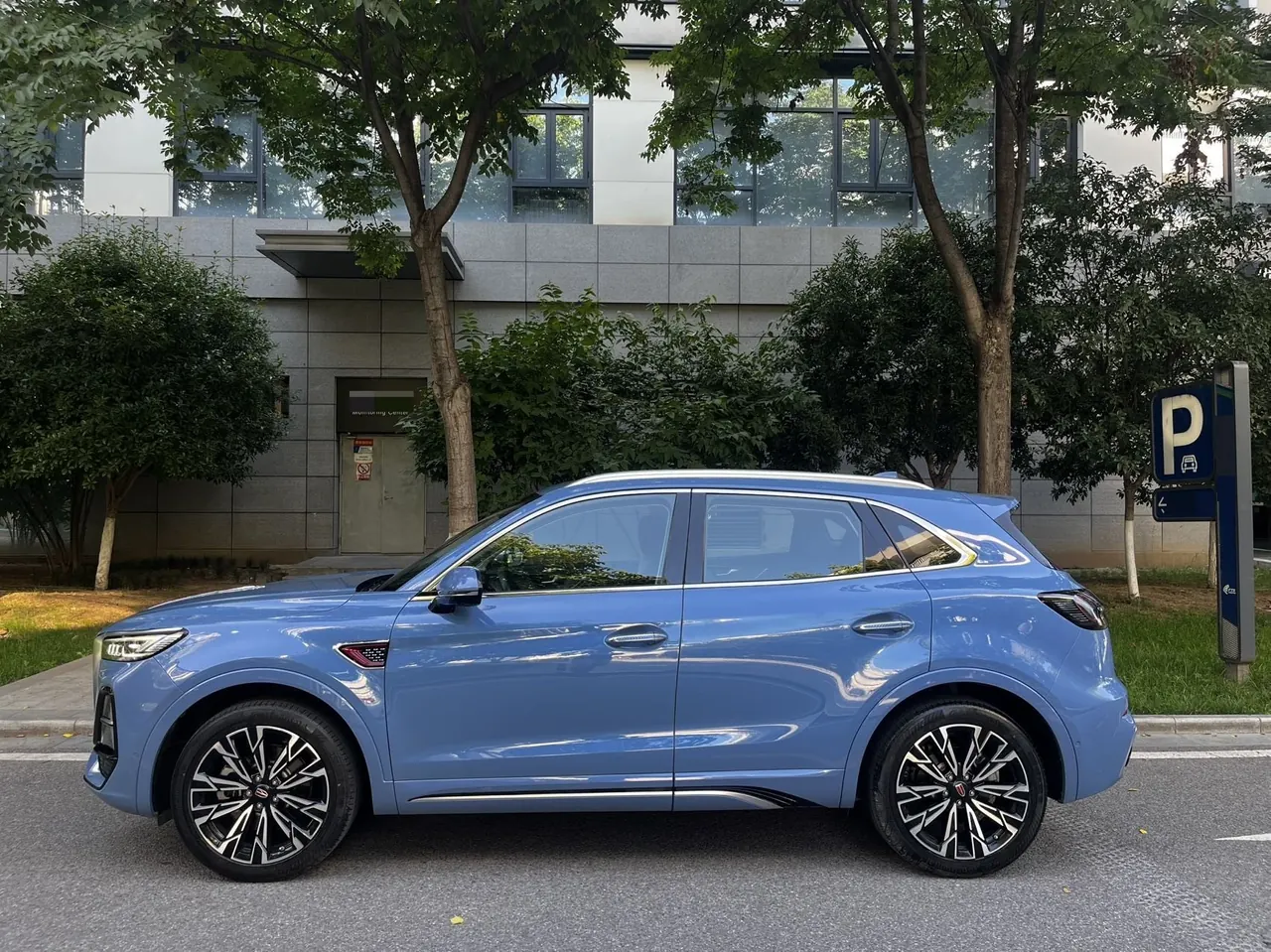 HongQi 2023 HS5 2.0T 4-wheel drive flag collar Pro version automatic gear 3