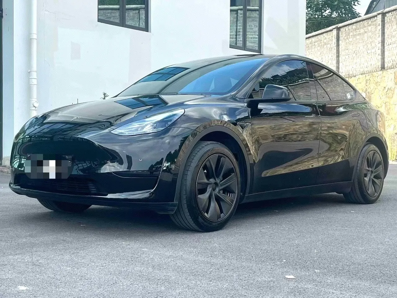 Open image lightbox: Tesla 2023 Model Y rear-wheel drive version automatic transmission