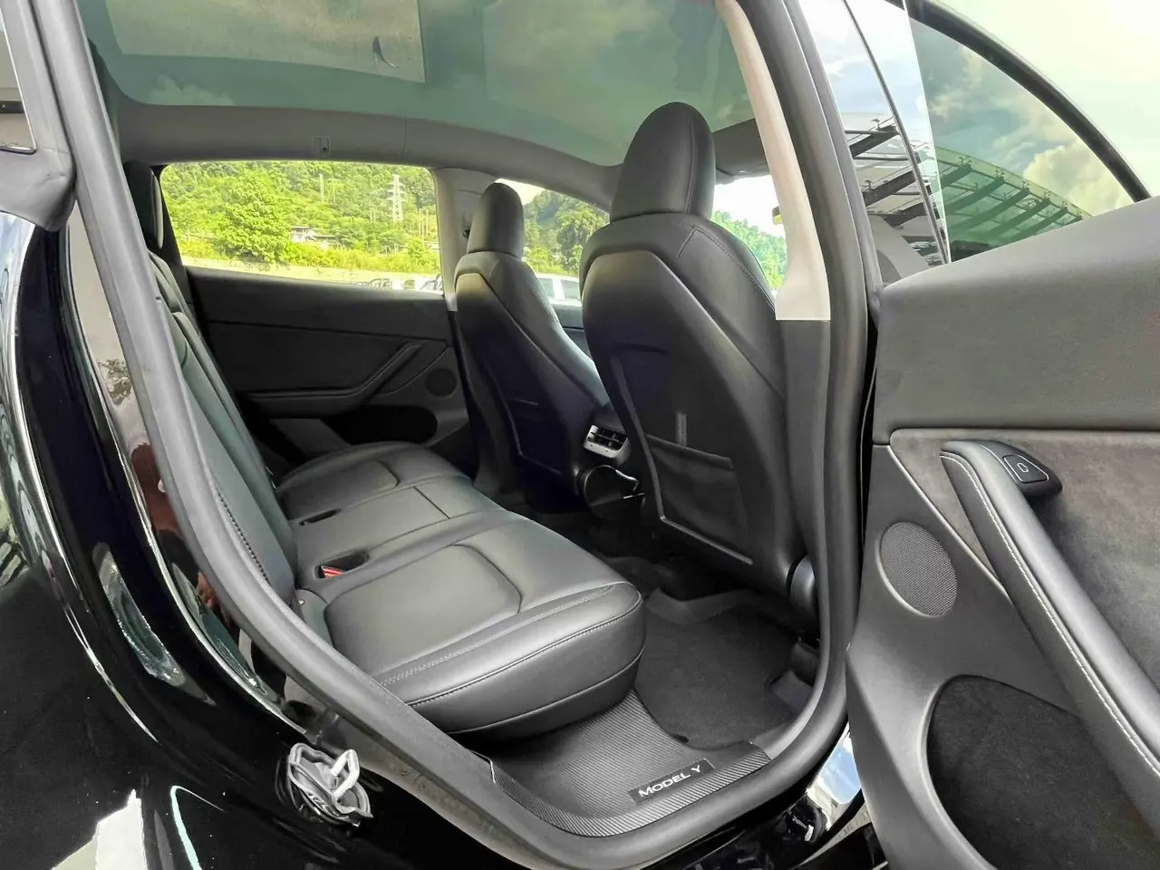 Tesla 2023 Model Y rear-wheel drive version automatic transmission 5