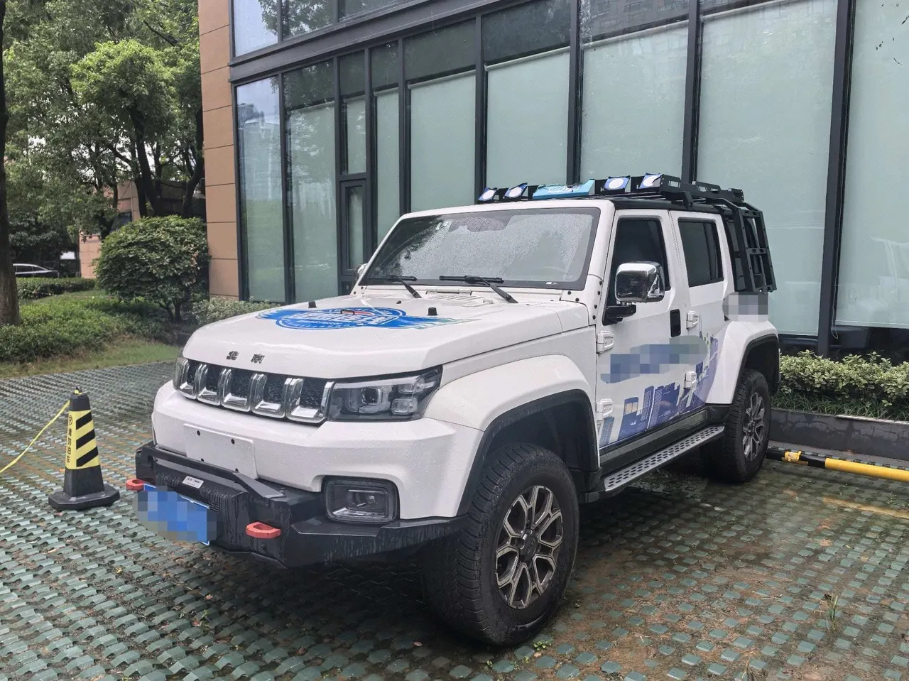 Open image lightbox: Beijing 2023 BJ40 2.0T 4-wheel drive city hunter version chivalrous automatic gear