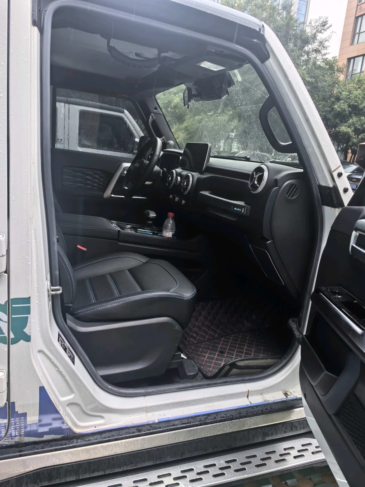 Beijing 2023 BJ40 2.0T 4-wheel drive city hunter version chivalrous automatic gear 10