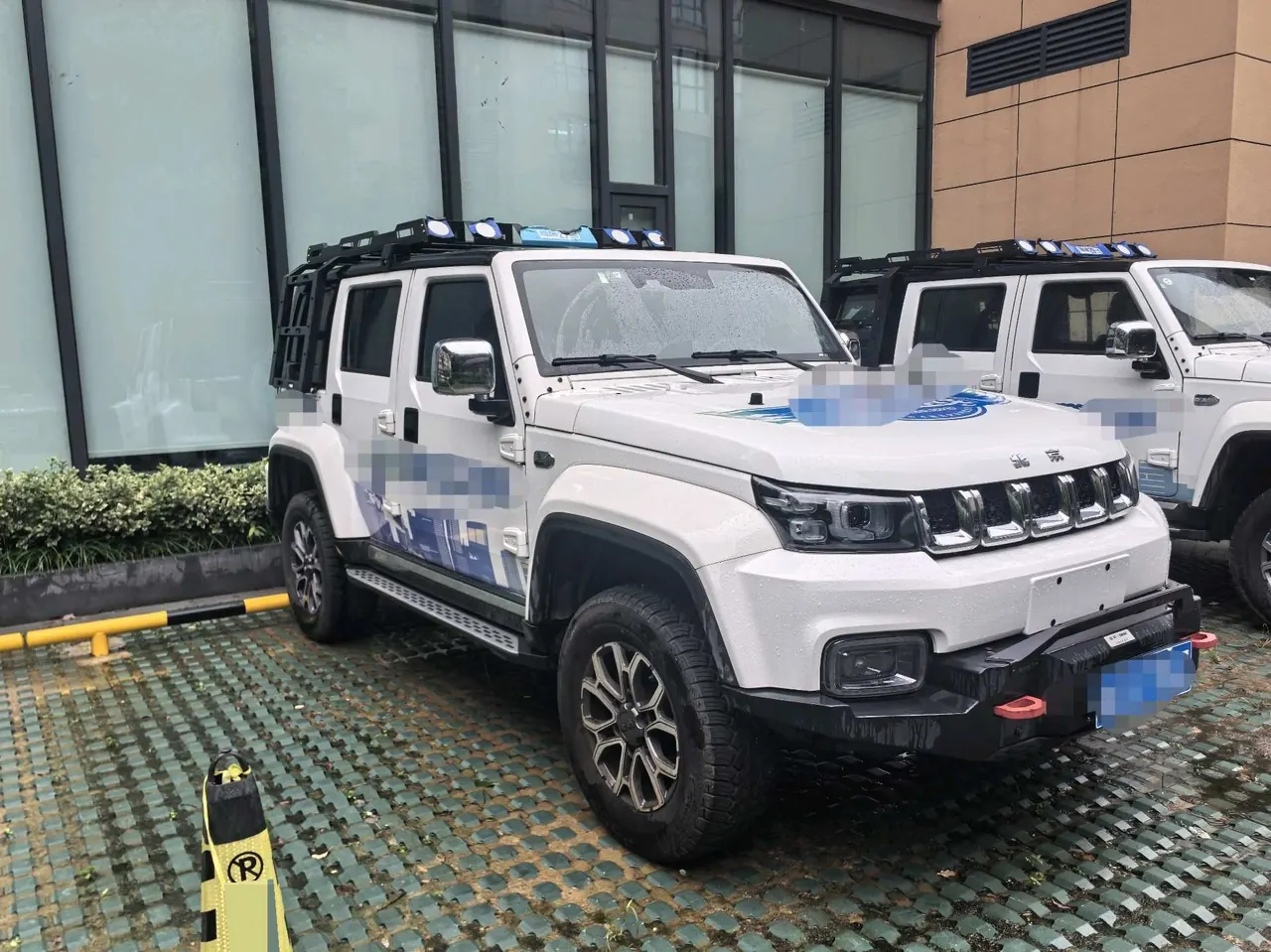Beijing 2023 BJ40 2.0T 4-wheel drive city hunter version chivalrous automatic gear 2
