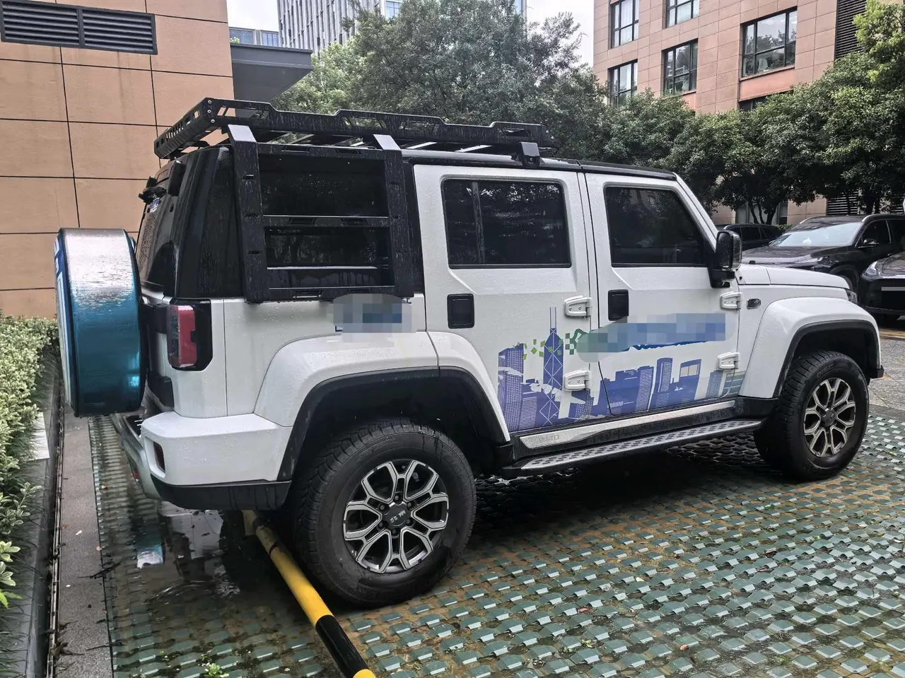 Beijing 2023 BJ40 2.0T 4-wheel drive city hunter version chivalrous automatic gear 3