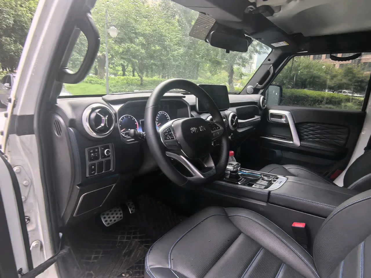 Beijing 2023 BJ40 2.0T 4-wheel drive city hunter version chivalrous automatic gear 7
