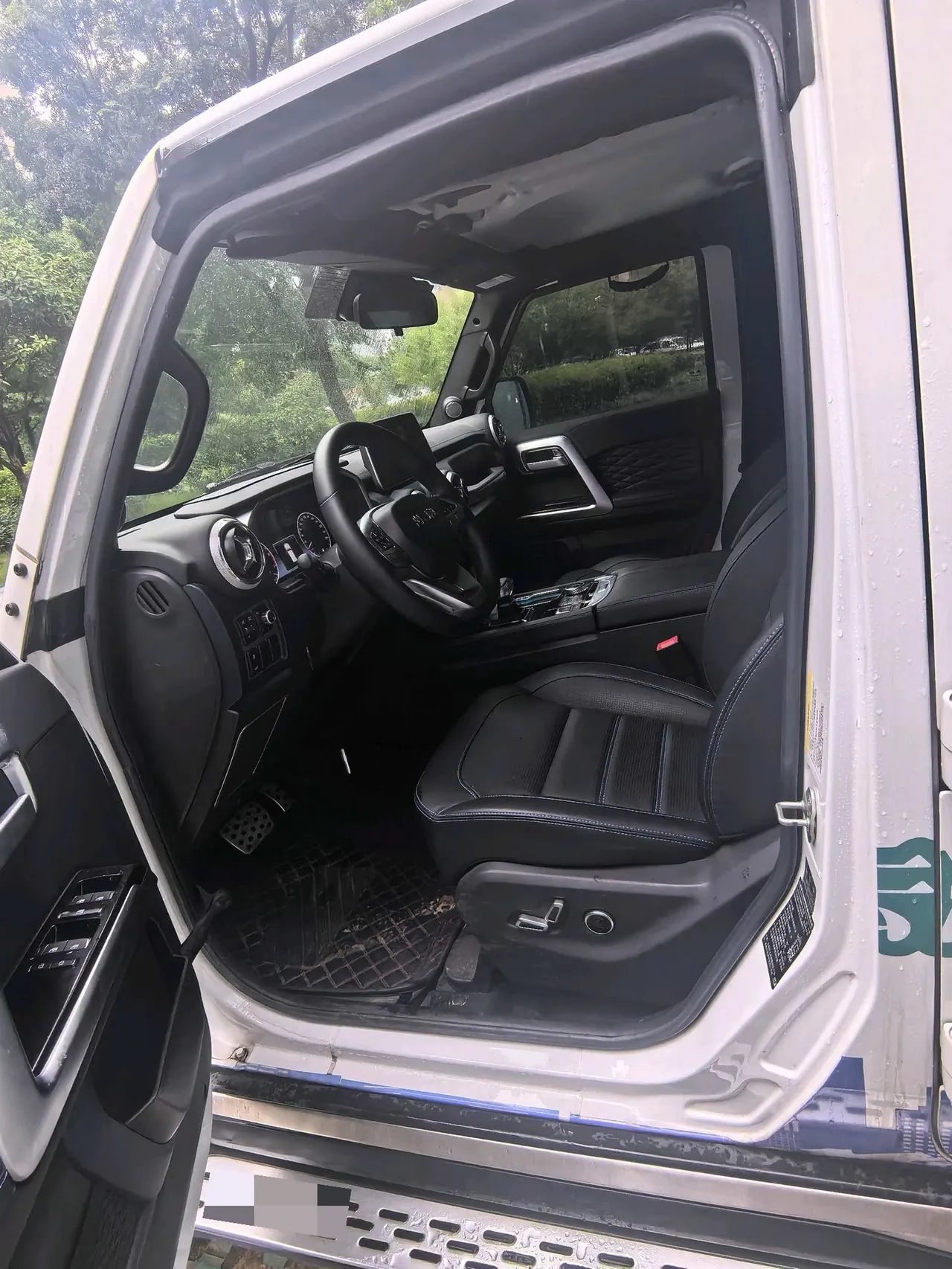 Beijing 2023 BJ40 2.0T 4-wheel drive city hunter version chivalrous automatic gear 8