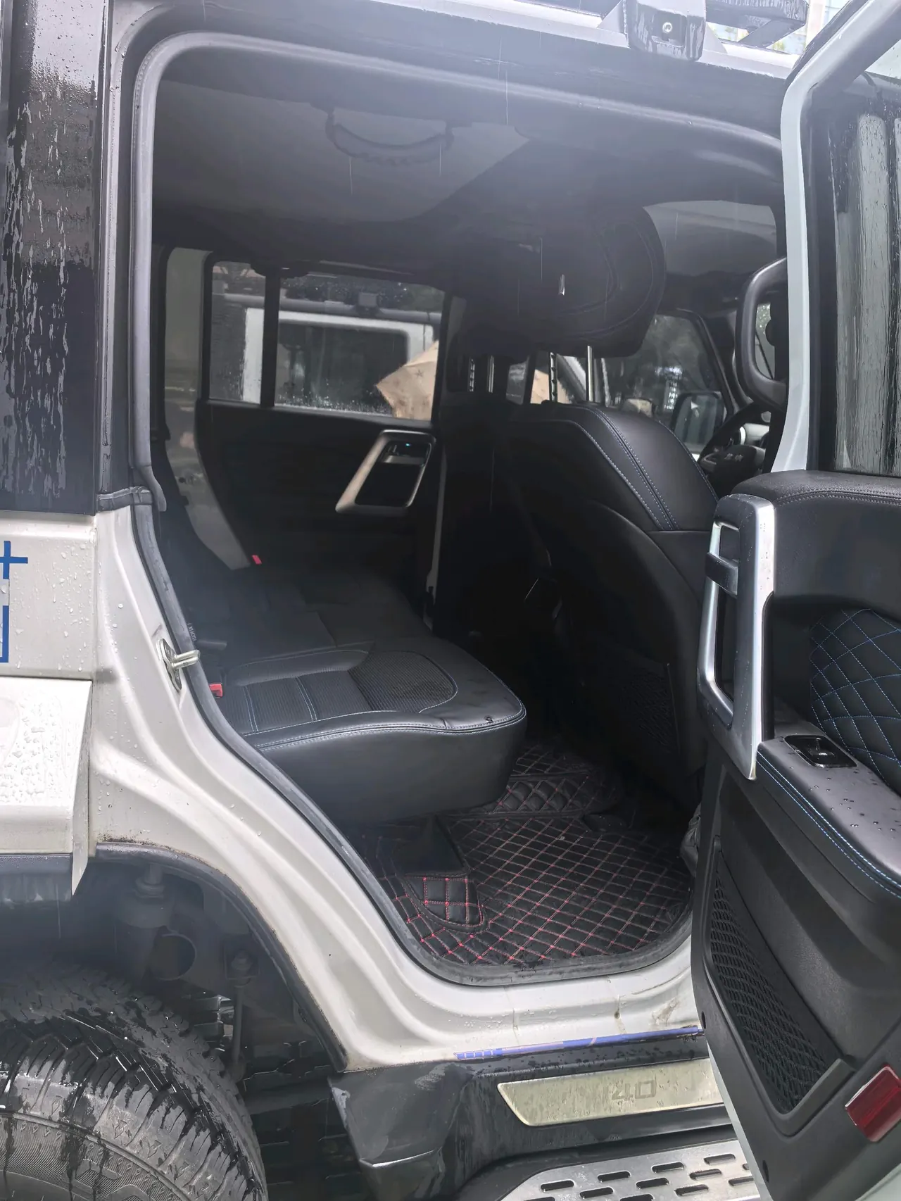 Beijing 2023 BJ40 2.0T 4-wheel drive city hunter version chivalrous automatic gear 9