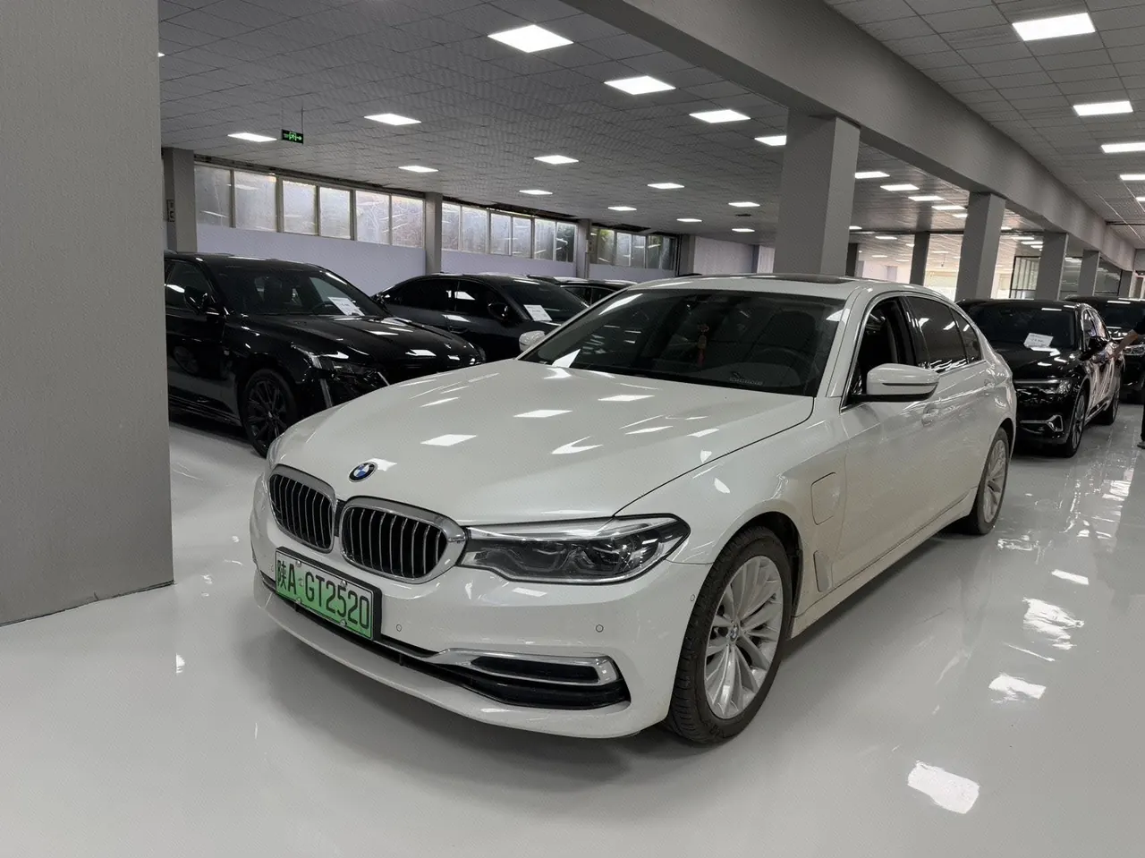 Open image lightbox: BMW 5 series new energy 2020 530Le 2.0T mileage upgraded luxury package automatic gear