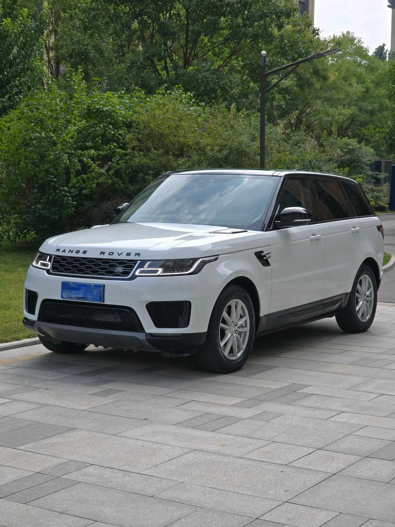 Open image lightbox: Land Rover Range Rover Sport (Imported) 2020 Range Rover Sport 48V 3.0T L6 SE Automatic Gear