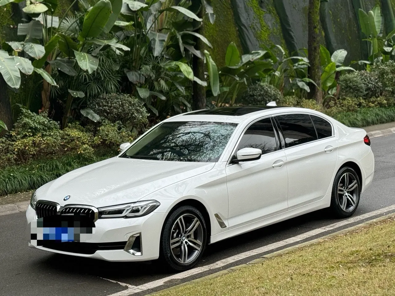 打开图片灯箱:BMW 5 Series 2023 530Li 2.0T Leading M Sports Suit (Modified) Automatic Gear