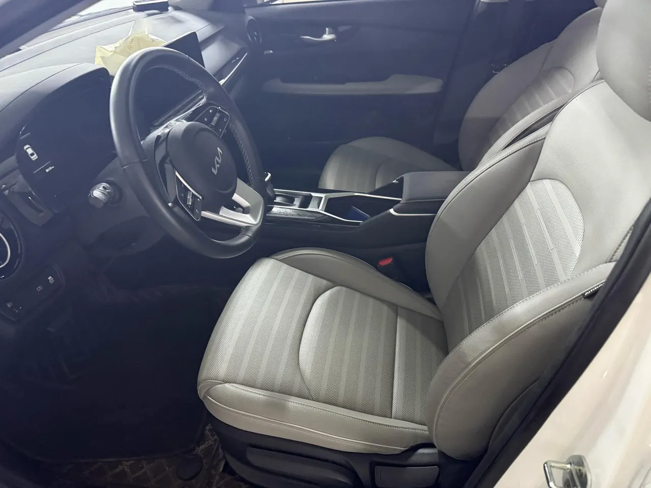 Kia 2023 K3 1.5 Stepless Deluxe Edition Automatic Gear 2