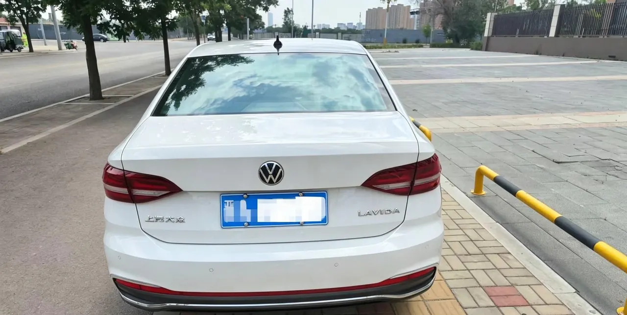 Volkswagen 2023 Lavida 1.5 Full Escape Edition Automatic Gear 3