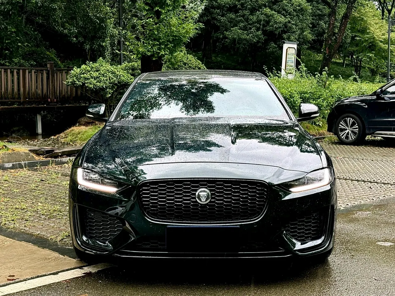 Jaguar 2024 XEL 2.0T 250PS R-DYNAMIC S Yao Black Sports Edition Automatic Gear 2