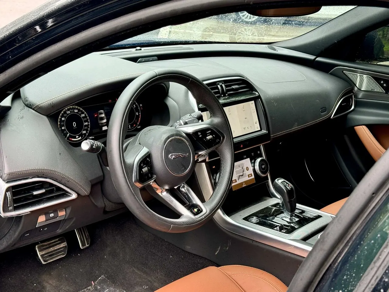 Jaguar 2024 XEL 2.0T 250PS R-DYNAMIC S Yao Black Sports Edition Automatic Gear 4