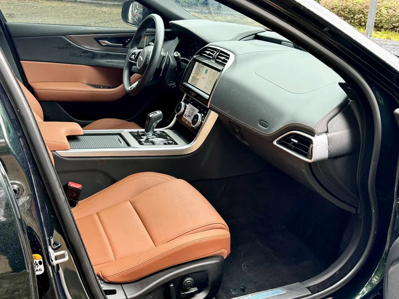 Jaguar 2024 XEL 2.0T 250PS R-DYNAMIC S Yao Black Sports Edition Automatic Gear 5